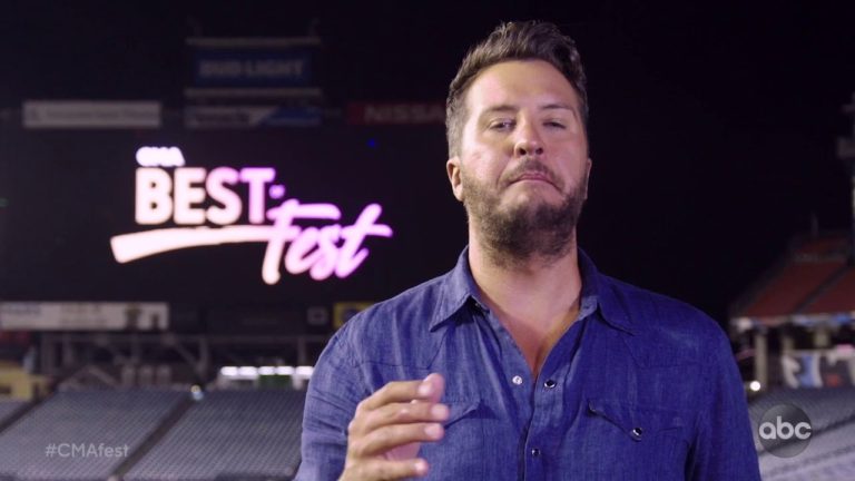 Luke Bryan to Host CMA Special