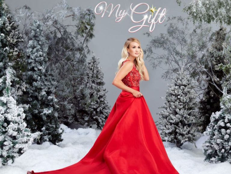 Carrie Underwood to Release First Christmas Album