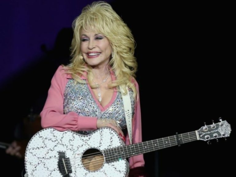 5 Facts About Dolly Parton