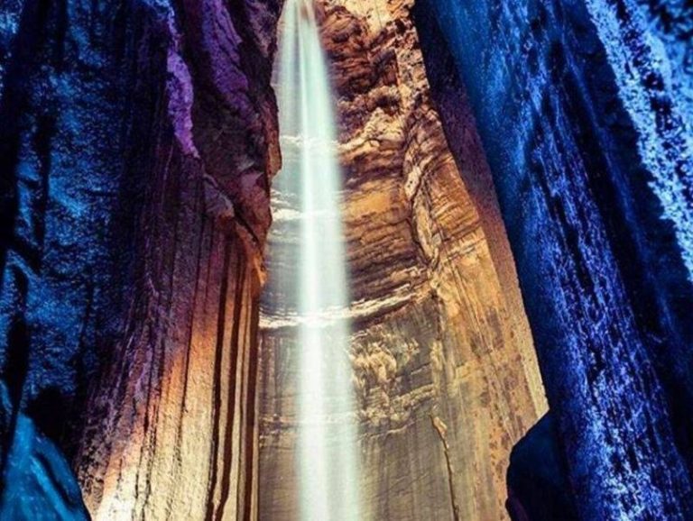 10 Tennessee Caves to Visit